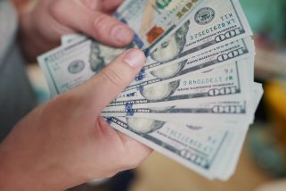 Les meilleurs forums et groupes pour dénicher des bons plans argent
