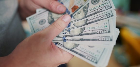 Les meilleurs forums et groupes pour dénicher des bons plans argent