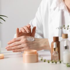 Tester des produits cosmétiques : les marques qui rémunèrent
