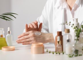 Tester des produits cosmétiques : les marques qui rémunèrent