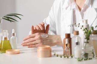 Tester des produits cosmétiques : les marques qui rémunèrent