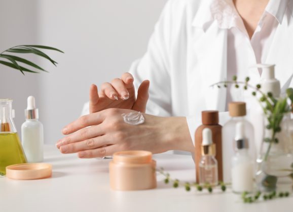 Tester des produits cosmétiques : les marques qui rémunèrent